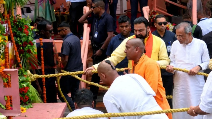 मुख्यमंत्री ने सड़क पर लगाया झाड़ू, रथ की रस्सी खींची; जय जगन्नाथ के जयकारों से गूंजी राजधानी
