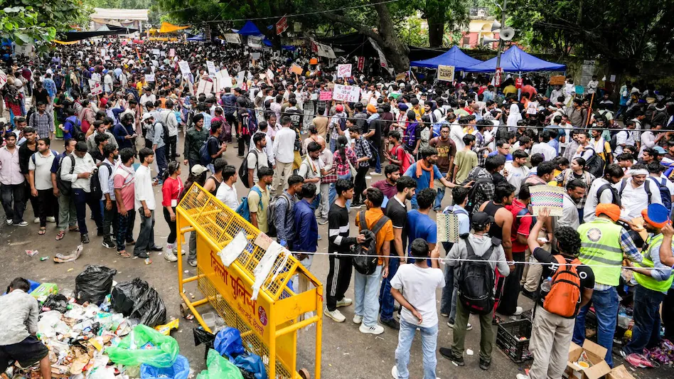 जंतर-मंतर पर CJP प्रदर्शन के बीच सुरक्षा का अभेद्य घेरा, सड़कों पर लोहे की शीट्स और कीलों से बैरिकेडिंग