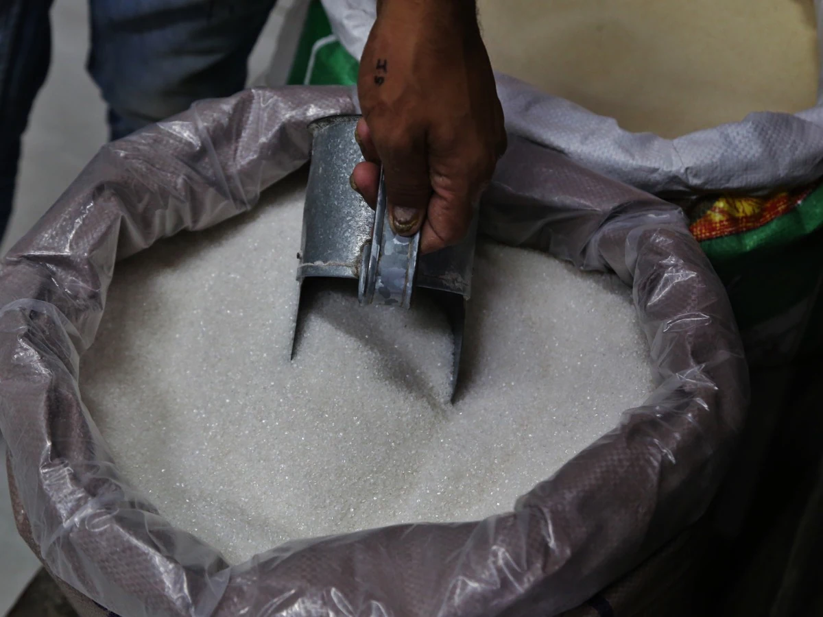 15% घट गए चीनी के दाम, अभी और होगी सस्ती! सरकार के फैसलों का असर