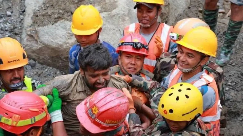 नेपाल बाढ़: सुरंग में 9 दिनों तक फंसे दो लोगों को ऐसे जिंदा निकाला गया