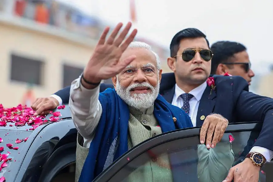 मुंबई में मोदी के कार्यक्रम से पहले 2 संदिग्ध हिरासत में: एक ने खुद को PMO अफसर बताया, साथ था हथियारबंद गार्ड; फर्जी ID कार्ड मिला